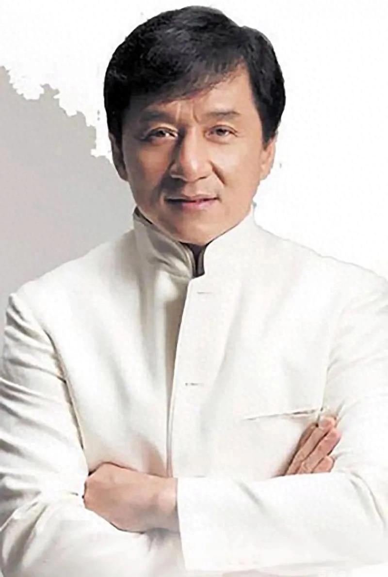 我看一下成龙的电影_成龙的时代：见证中国电影的崛起_来看成龙的电影