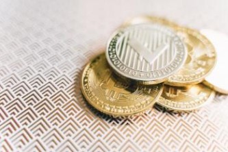 详细介绍：比特币依靠区块链技术成投资热门，盘点各类交易平台如币安、火币、OKX