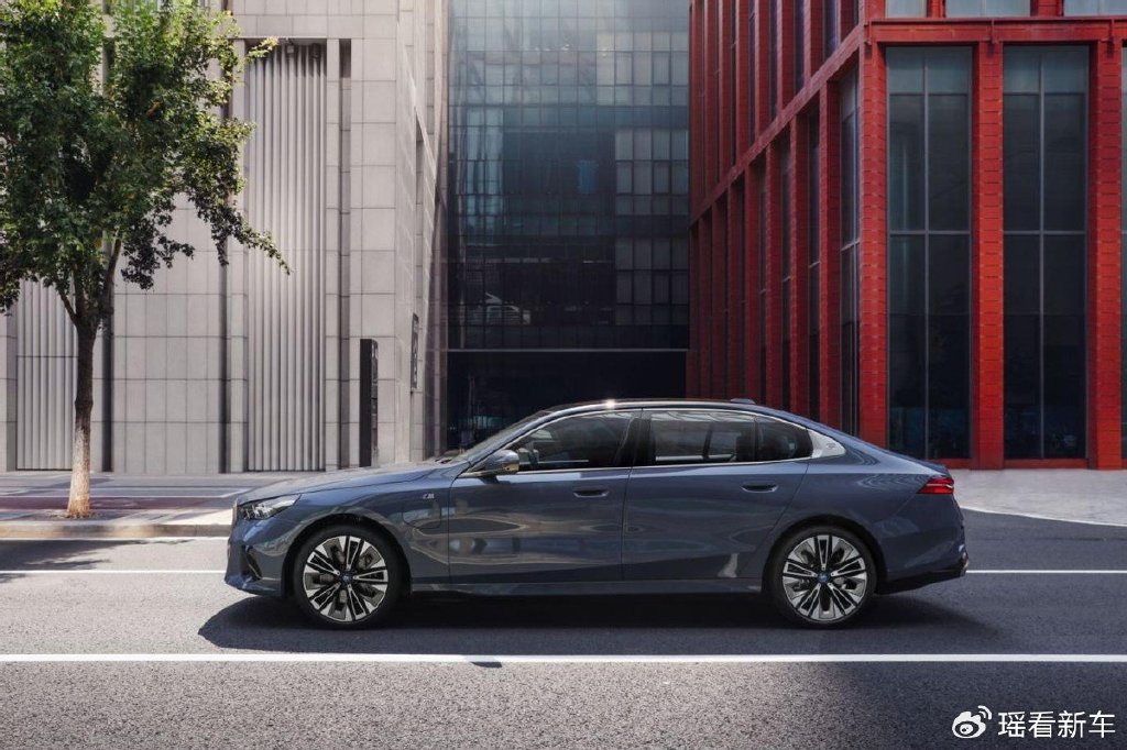 为什么全新BMW 5系是中大型豪华轿车的安全典范?_为什么全新BMW 5系是中大型豪华轿车的安全典范?_典范2021款自动进取型