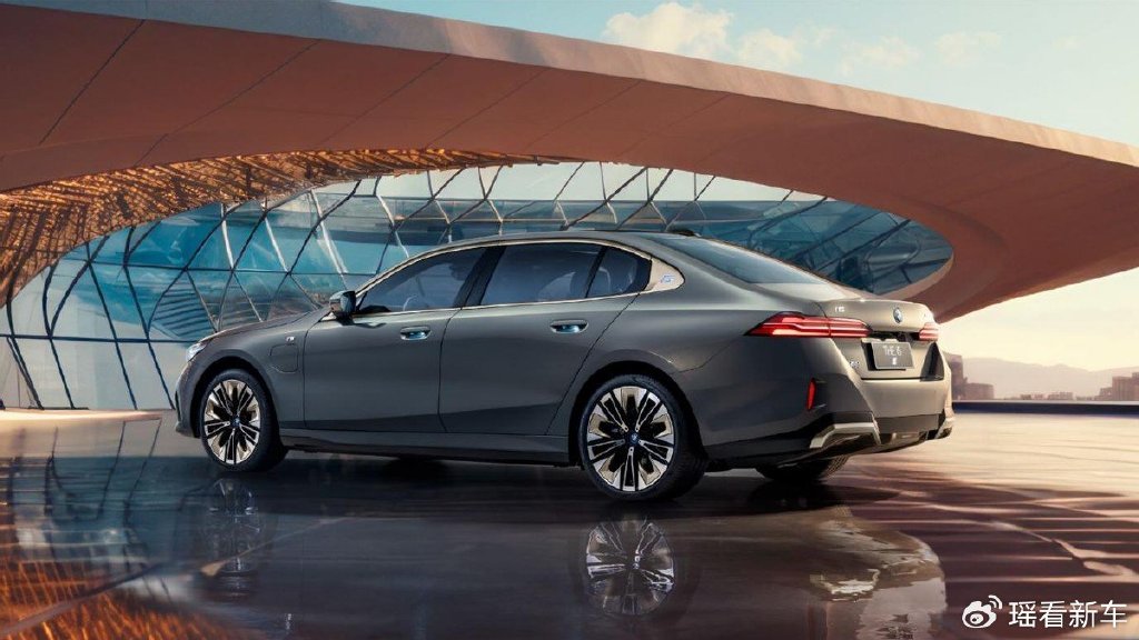 为什么全新BMW 5系是中大型豪华轿车的安全典范?_为什么全新BMW 5系是中大型豪华轿车的安全典范?_典范2021款自动进取型
